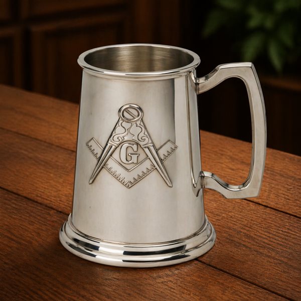 1 pint pewter tankard with Masonic square and compass emblem